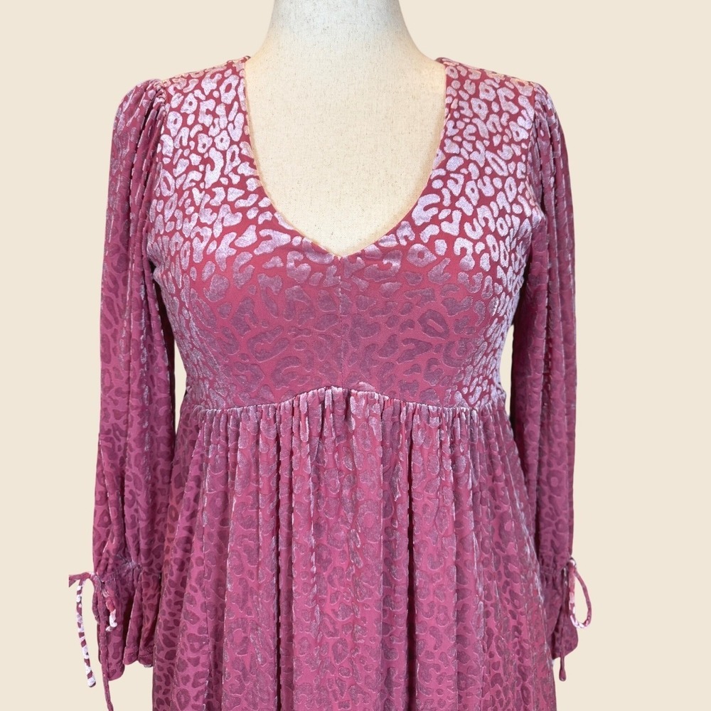 New In Leopard Burnout Velvet Babydoll Mini Dress Mauve Pink V-Neck Medium NWT - Picture 3 of 13